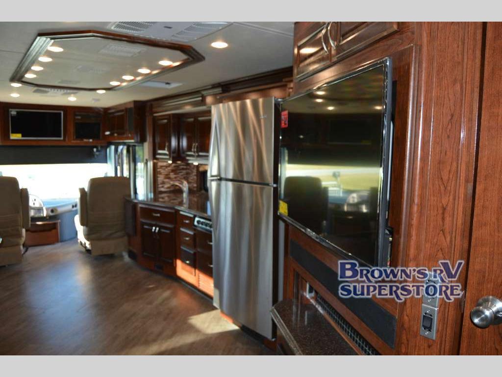 FLEETWOOD RV PACE ARROW LXE Kitchen