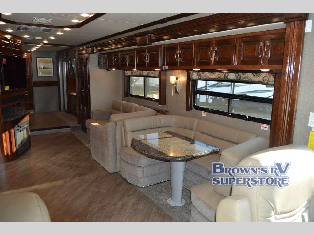 FLEETWOOD RV PACE ARROW LXE Living