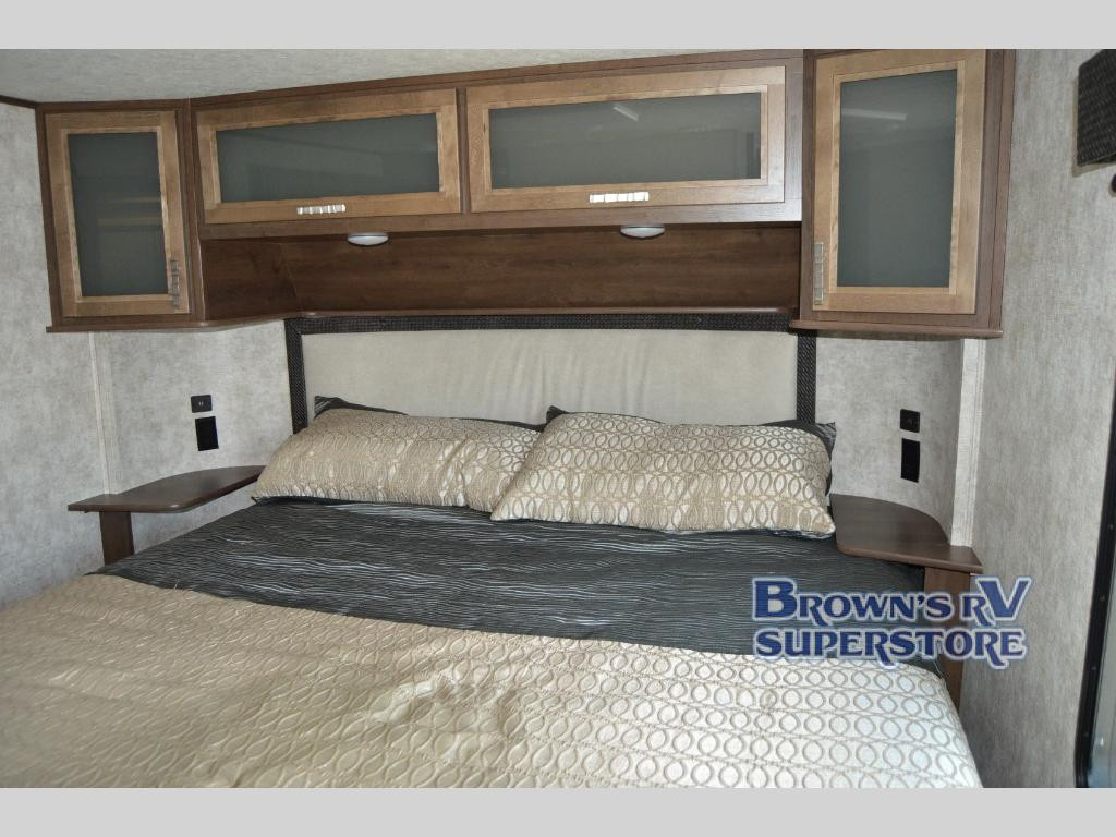 Highlander HF327G Bedroom